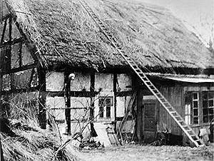 Alter Krug 1982 1988 konnte nur mit einer Plane das Dach einigermaßen abgedeckt werden
