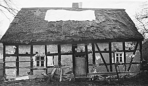 Alter Krug 1982 1988 konnte nur mit einer Plane das Dach einigermaßen abgedeckt werden
