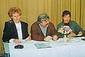 Gründung des Vereins in der Goetheschule Bürgermeisterin Susanne Michler gratuliert Dieter Frambach zur Wahl in den Vorstand