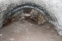 Eingang Nordtor Tonnengewölbe im unterirdischen Tunnel