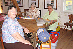 Klöppelgruppe im Krug