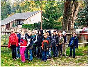 2010-10-08 Schulklasse im "Alten Krug"