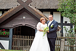 Die erste Hochzeit im "Alten Krug" mit aufsehenerregender Hochzeitskutsche