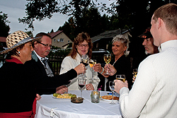 Na dann Prost! Kati Schwabach und Karin Günther - Grund zur Freunde