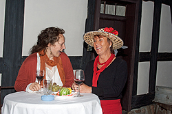Na dann Prost! Kati Schwabach und Karin Günther - Grund zur Freunde