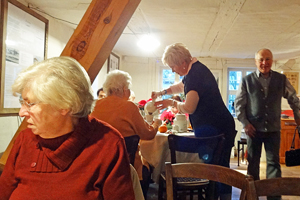 Endlich Kaffee, lang ersehnt, heiß erfleht Der unspektakulär feierliche Stollenanschnitt