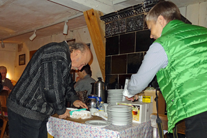 Endlich Kaffee, lang ersehnt, heiß erfleht Der unspektakulär feierliche Stollenanschnitt
