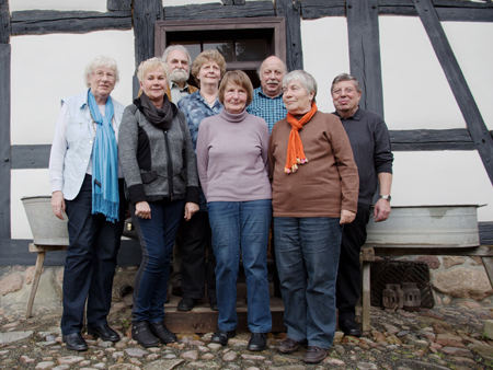 Der neue und alte Vorstand v.l. n. r. Gudrun Haase, Evelin Varchmin, Klaus Voeckler, Karola Andrae, Christa Thymian, Klaus Andrae, Jutta Melzer, Rainer Reinecke (nicht auf dem Foto: Rainer Tetzlaff)