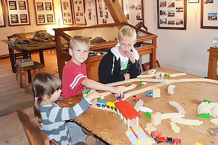 Kinder als Gestalter neuer Bahnlinien Die Gartenlok über der Kwai-Brücke