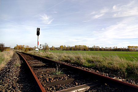Die letzten Schienenmeter zum Bahnhof Schöneicher Plan Stationsschild Schöneicher Plan (2007)