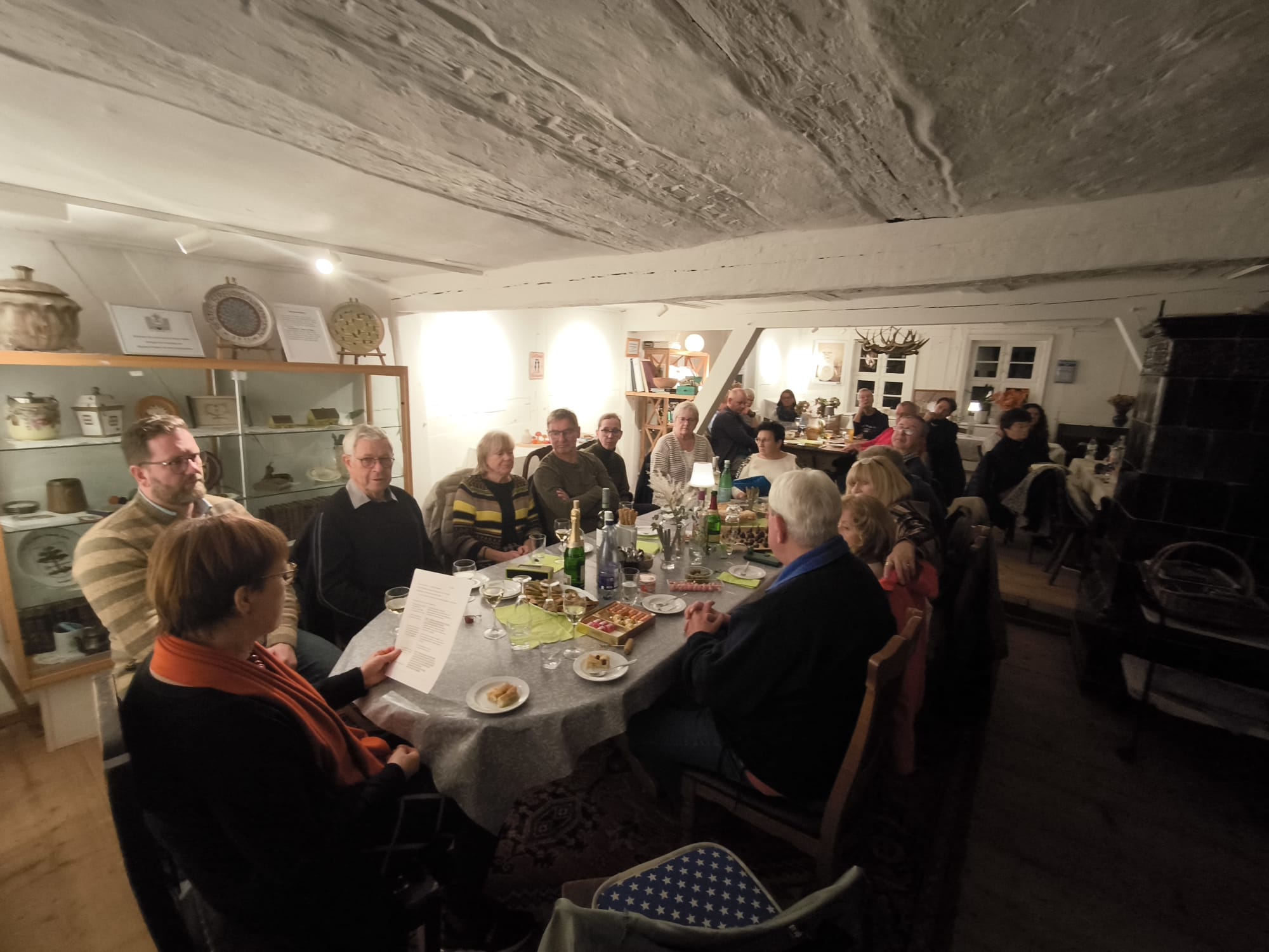 2025-11-13 Weinbergs-Stammtisch erinnert an Oma Lieschen
